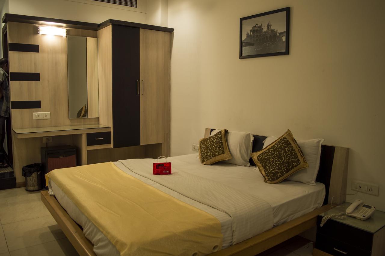 Oyo 751 Hotel Shree Palace โบปาล ภายนอก รูปภาพ