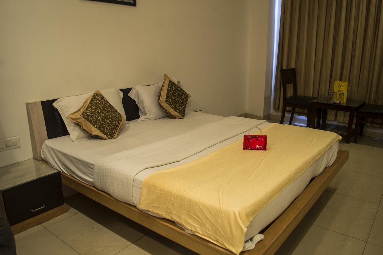 Oyo 751 Hotel Shree Palace โบปาล ภายนอก รูปภาพ
