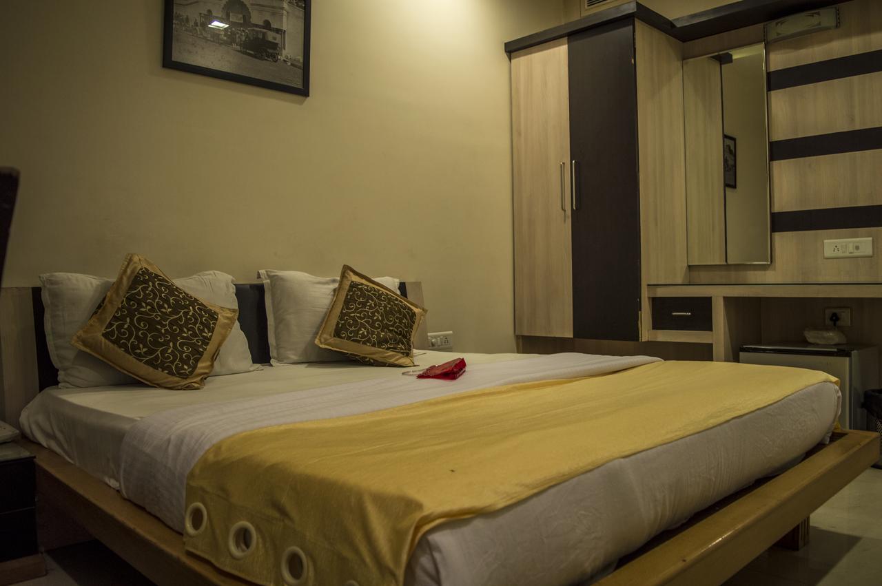 Oyo 751 Hotel Shree Palace โบปาล ภายนอก รูปภาพ